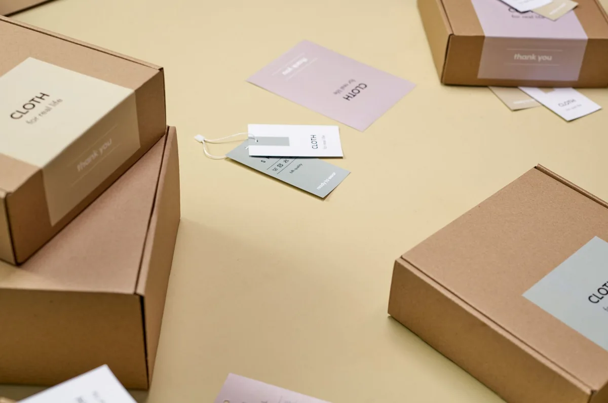 Cajas de cartón y acabados de embalaje