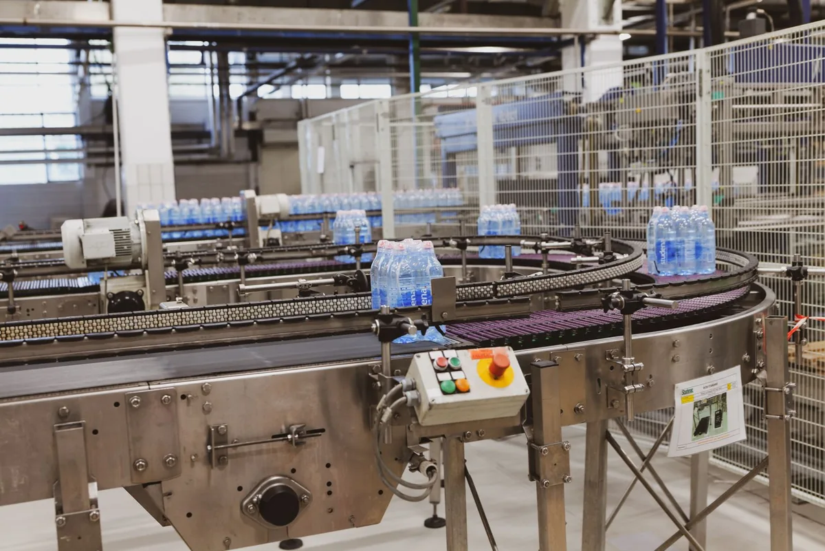 Producción de envases en una línea de embotellado