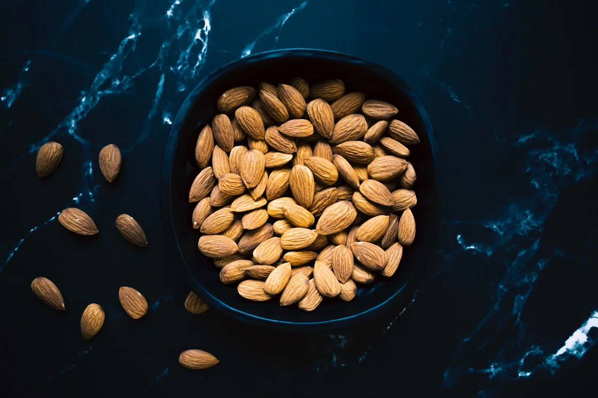 Almendras naturales como ejemplo de producto para suministro alimentario