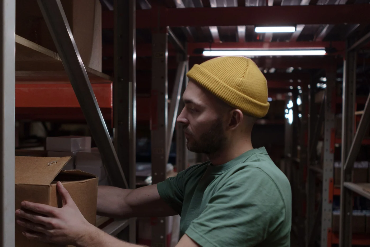 Almacén preparado para servir el primer pedido de una nueva red de distribuidores