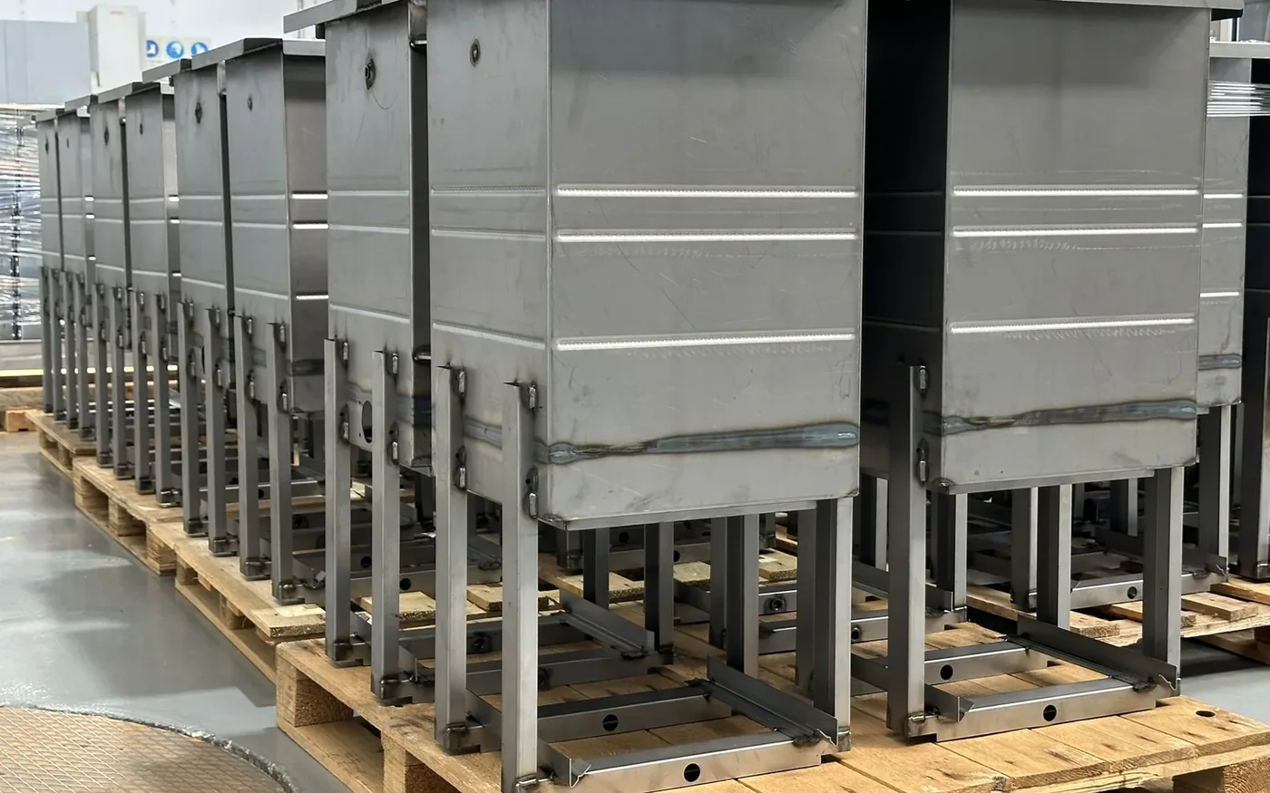 Máquina de corte láser en las instalaciones de HERGA