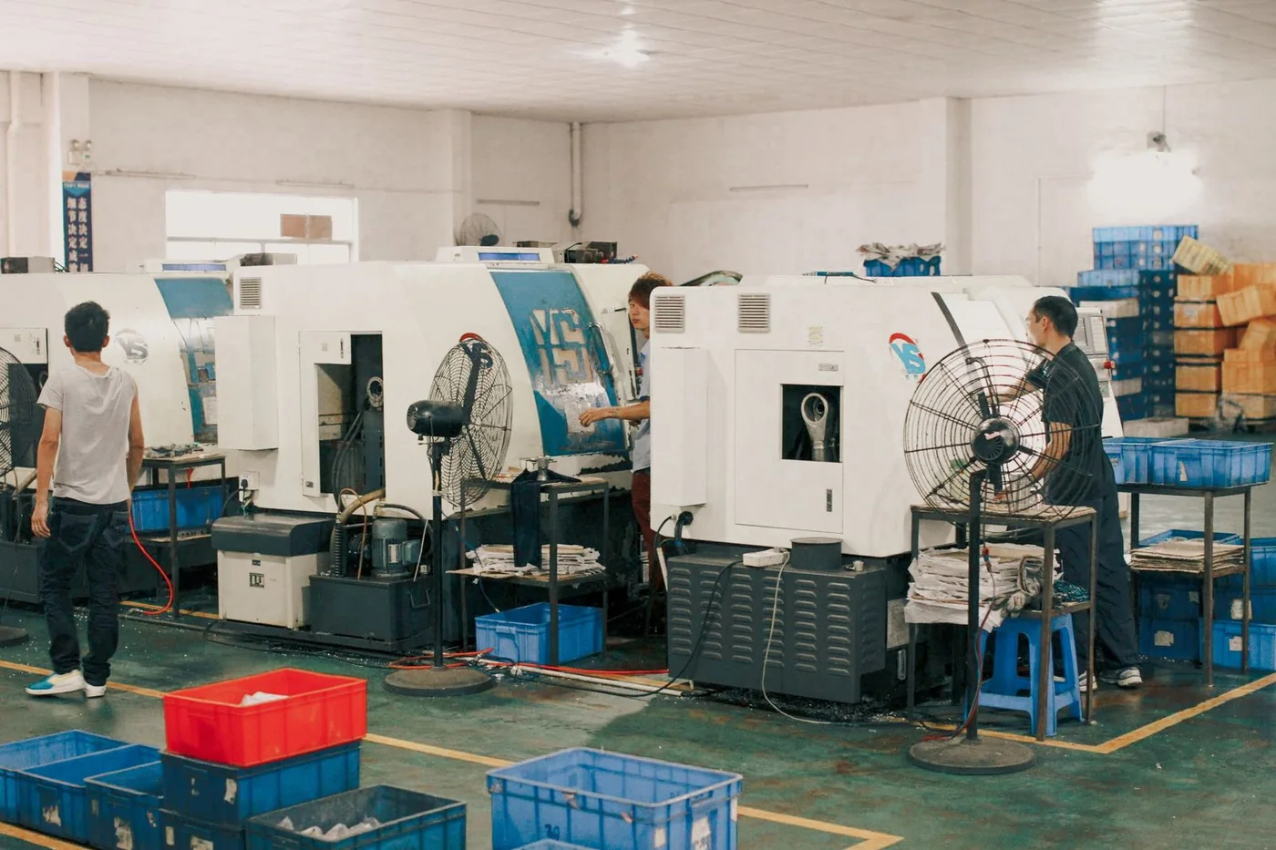 Taller de una pyme industrial preparado para fabricar para grandes empresas